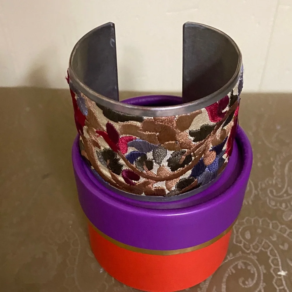 Kate Spade New York Embroidered Floral Metal Cuff Bracelet - NIB - Picture 1 of 6